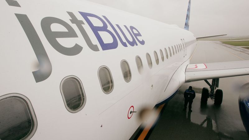 Desagradable incidente en el aire: pasajero orina sobre viajeros y equipaje en un vuelo de jetblue | cnn