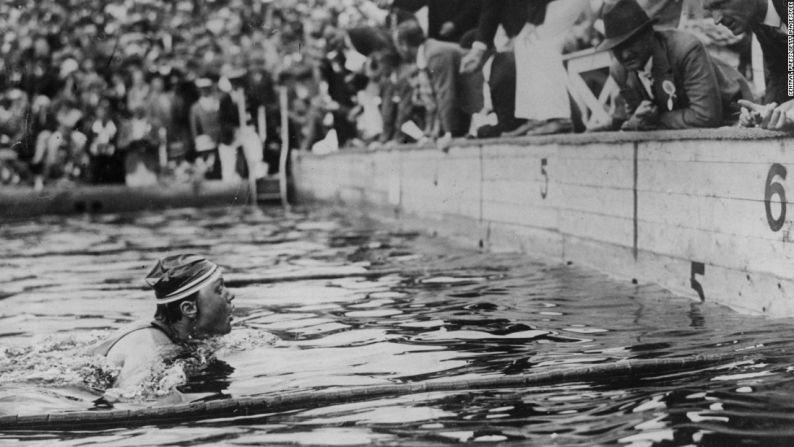 Ámsterdam, 1928 – La capital holandesa fue anfitriona después de que fracasaran sus intentos por organizar los eventos de 1920 y 1924. Hildegard Schrader de Alemania ganó los 200 metros femeninos en pecho.