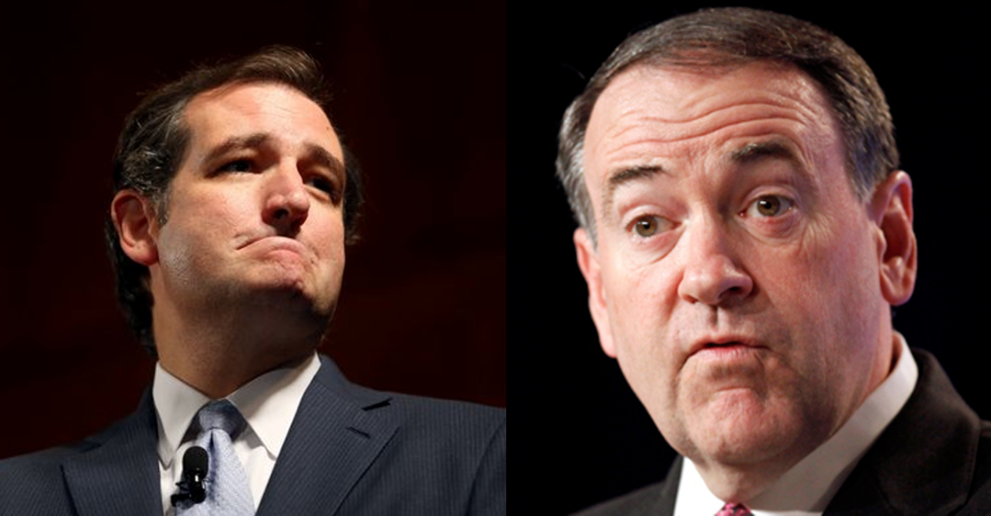 Ted Cruz (izq) y Mike Huckabee