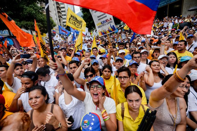 Opositores se manifestaron pacíficamente en varias ciudades de Venezuela en apoyo a Leopoldo López, recientemente sentenciado a casi 14 años de cárcel.