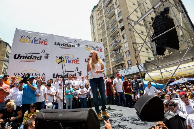 Lilian Tintori, esposa de Leopoldo López, dijo que la libertad del líder opositor aun es posible. Venezuela vivió una nueva jornada de manifestaciones.