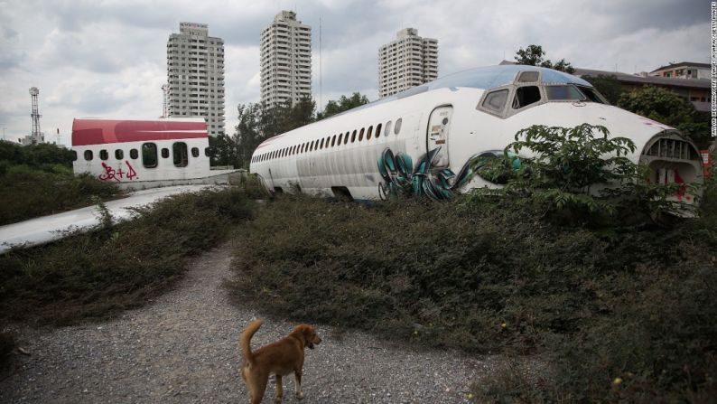 Este cementerio de aviones es una muestra de los contrastes sociales de la capital de Tailandia.