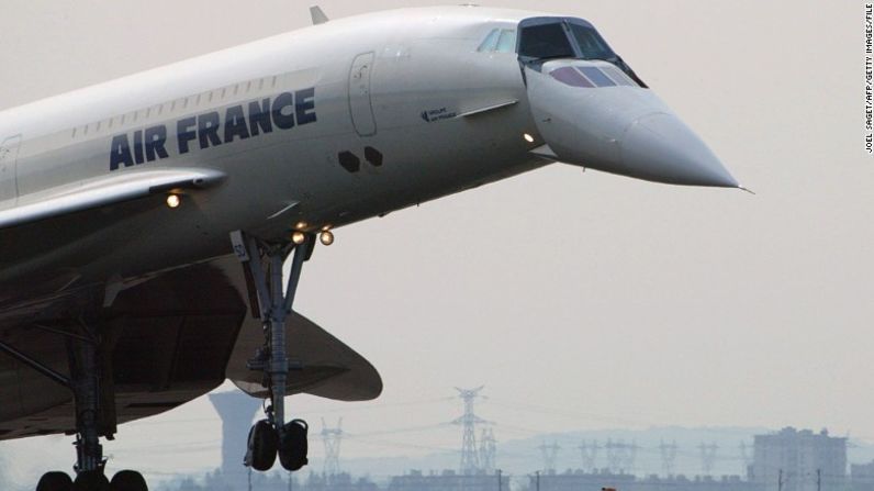 A la larga, los gobiernos de Gran Bretaña y Francia se vieron obligados a dar por perdido el costo de la producción del Concorde y prácticamente le dieron el avión a British Airways y a Air .