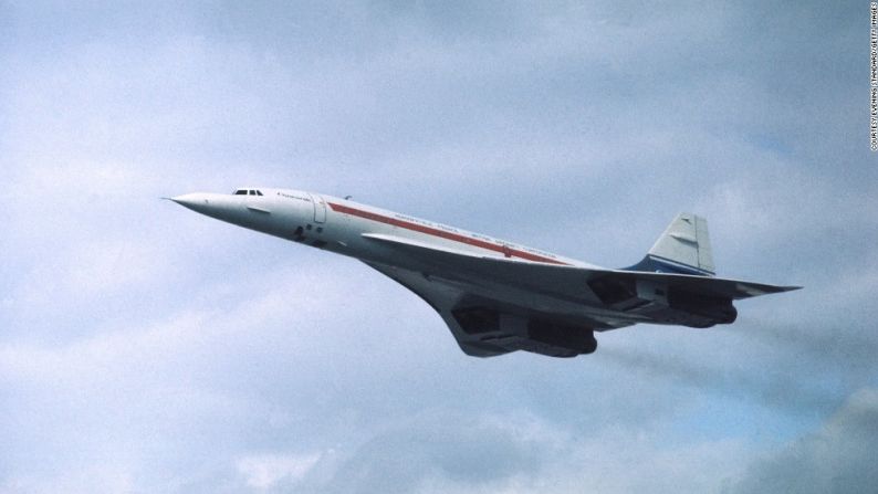 Para 1972, el futuro del avión parecía ser brillante. Más de una docena de aerolíneas hicieron pedidos. Pero un año después, el embargo sobre el petróleo árabe dio lugar a un marcado aumento en los precios del combustible.