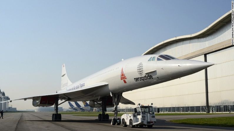 Esta foto tomada en marzo de 2014 muestra al Concorde "MSN1" mientras es trasladado al museo de la aviación Aeroscopia en Blagnac, al suroeste de Francia