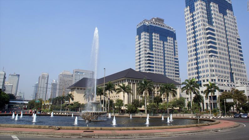 Jakarta: 2.102 horas por año.