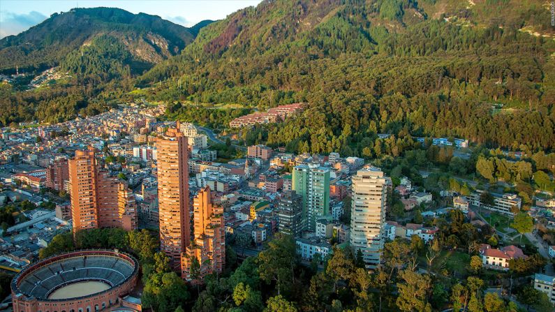 Bogotá: 2.096 horas por año.