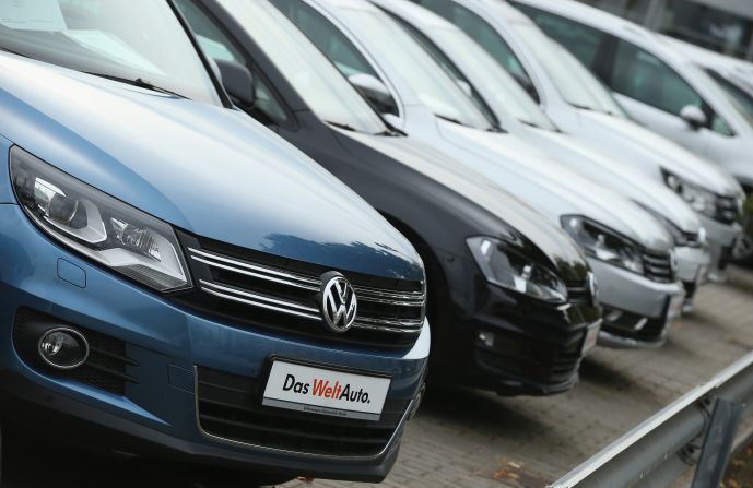 Según la justicia de EE.UU. Volkswagen programó sus autos para que emitieran niveles más bajos de emisiones dañinas de los reales.