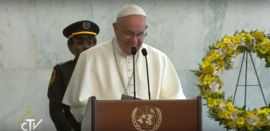 El papa Francisco le habló a los empleados de la ONU, les agradeció su labor y les dijo que eran la columna vertebral de la organización.