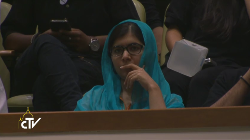 Malala estaba entre los asistentes de la Asamblea General de la ONU este viernes durante la visita del papa.