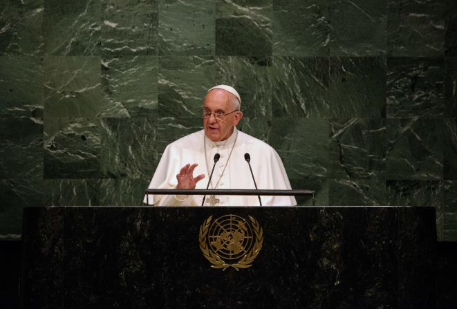 El papa se dirige a la Asamblea General de la ONU.
