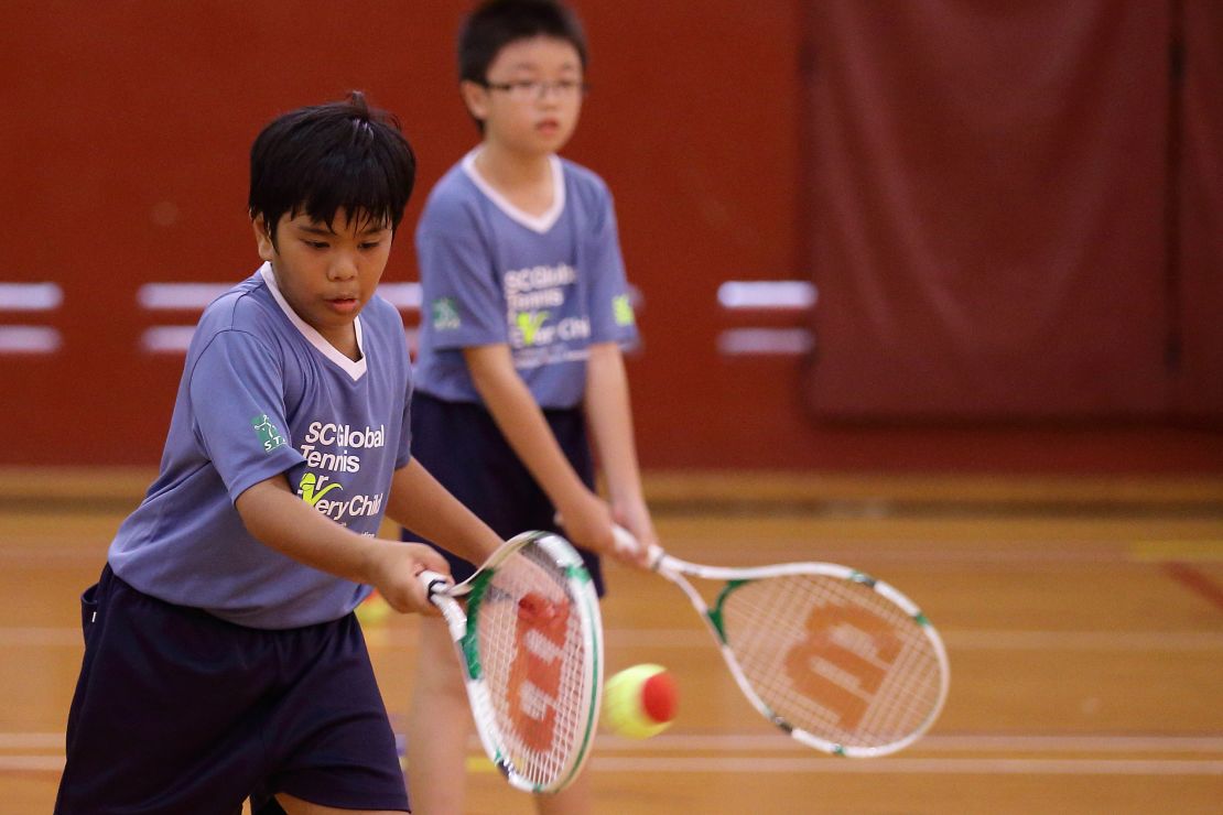 ‘Tenis para todos los niños’ es un programa deportivo para los niños de las escuelas de Singapur para ampliar la participación de los niños en el tenis y construir un legado para el deporte de ese país.