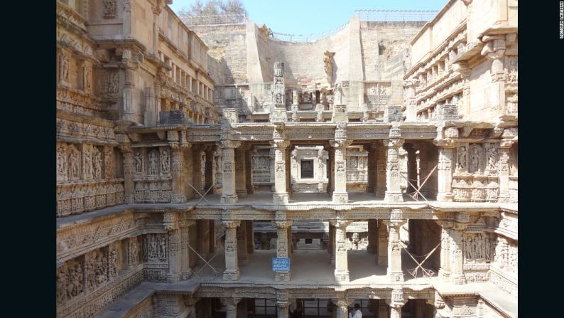 Rani ki vav, Patan, Guyarat – "La escala y las esculturas detalladas —cientos de deidades hindúes— simplemente es abrumadora".