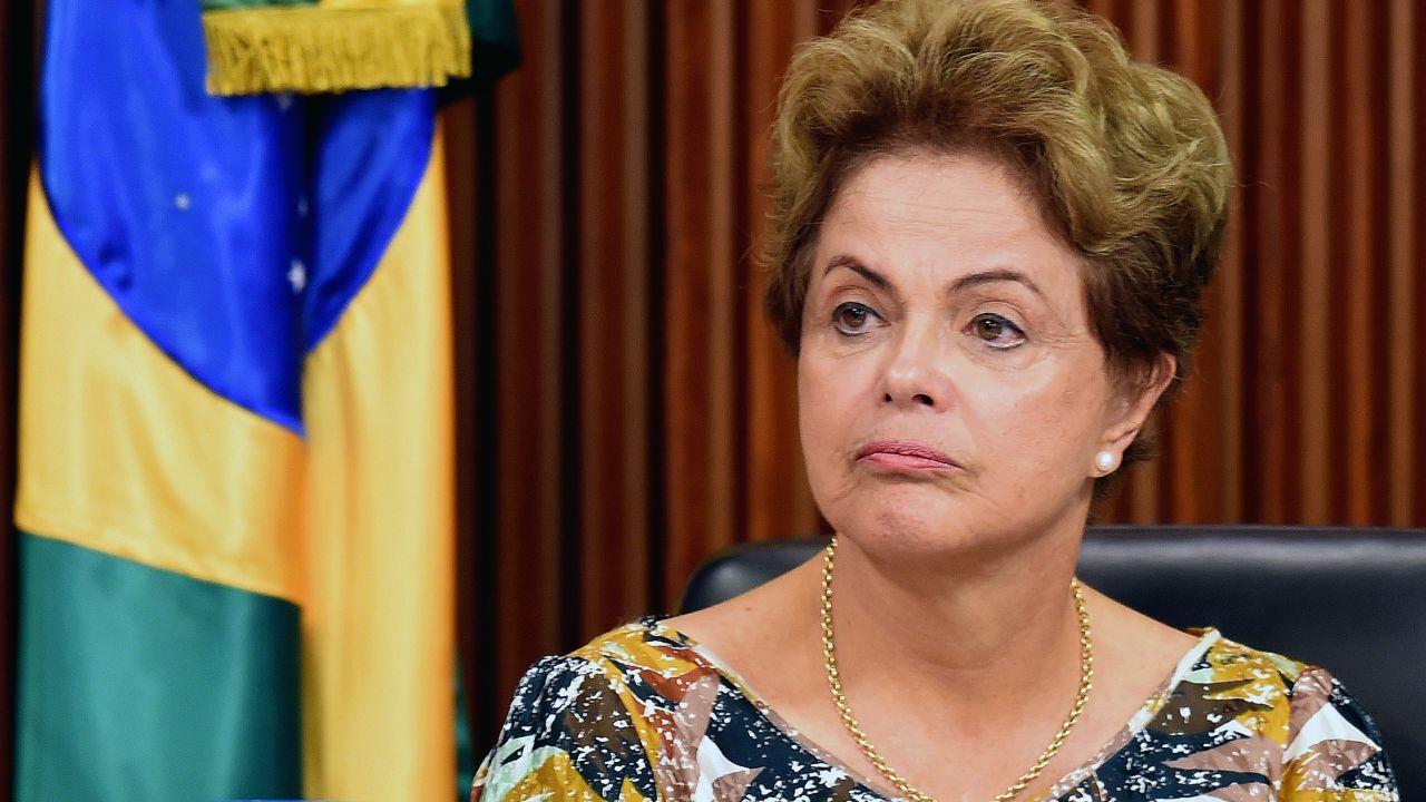 CNNE 216570 - brazil-rousseff-economy-downgrade