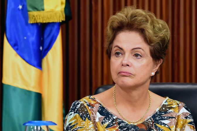 Se abre la puerta para el juicio político a la presidenta Dilma Rousseff tras rechazo de cuentas fiscales.