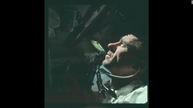 Walter Cunningham, un astronauta retirado de la NASA que pilotó el primer vuelo en el famoso programa Apolo de la agencia espacial, murió el 3 de enero. Tenía 90 años. En esta foto aparece Cunningham a bordo del Apolo 7 en octubre de 1968.