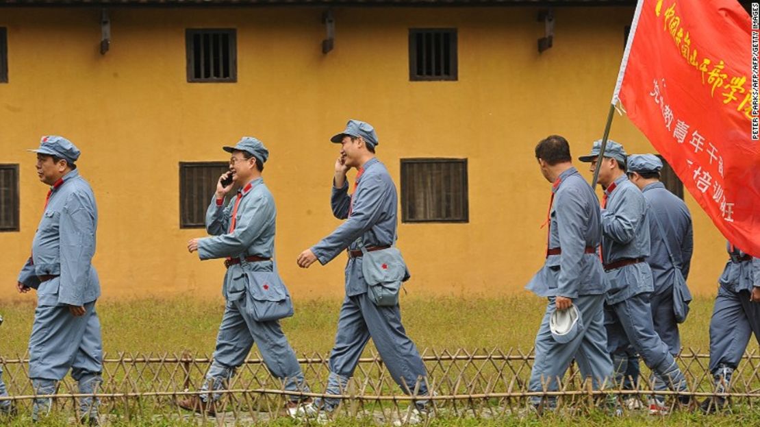 El ‘turismo rojo’ es un gran negocio en China. Aquí, unos turistas vestidos como soldados del Ejército Rojo durante un tour educativo en Jinggangshan, el lugar que nació la revolución china.