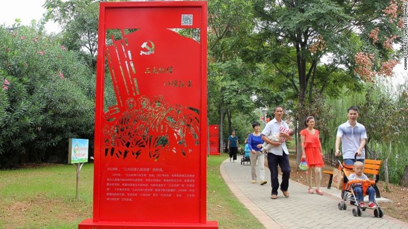 Recordatorio de Mao – Esta estatua del parque representa las "Tres Reglas de Disciplina y Ocho Advertencias"... una doctrina militar del Ejército Rojo emitida en 1928 por Mao Zedong.