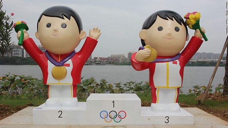 Héroes deportivos nacionales – Los miembros del Partido Comunista no son las únicas personas que aparecen en el parque acuático de South Lake Happiness Bay. También se celebran a los campeones olímpicos.