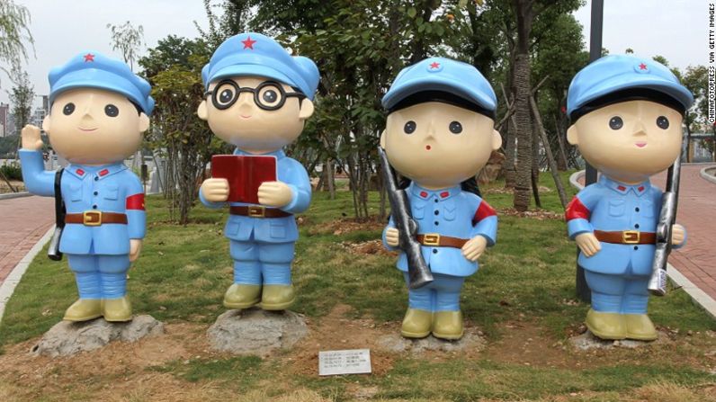 Parque temático del Partido Comunista de China – El Ejército Rojo se ve mucho más lindo en forma de dibujos animados. El nuevo parque temático del Partido Comunista de Wuhan está lleno de estatuas y exposiciones conmemorativas de figuras importantes de la historia del partido.