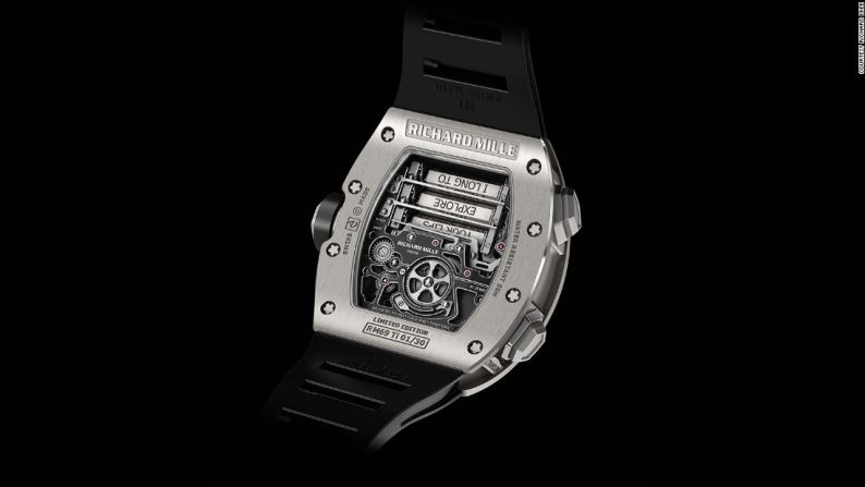 Richard Mille RM 69 Erotic Tourbillon ($507.700) - Richard Mille observa que los temas eróticos en la relojería son una parte de la historia de los relojes, tanto que los temas a menudo quedan ocultos discretamente por medio del diseño del reloj. Habrá sólo 30 de estas piezas del RM69 de Richard Mille disponibles en todo el mundo.