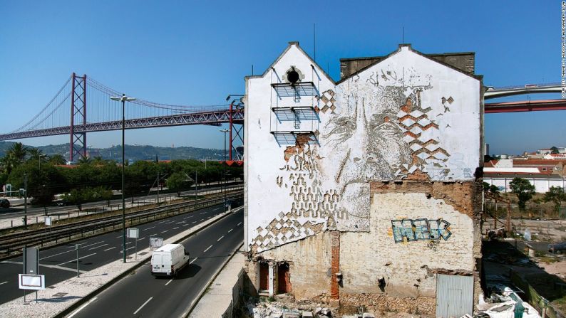 Vhils - Lisboa, Portugal. Crédito: Thames & Hudson, © Alexander Silva)