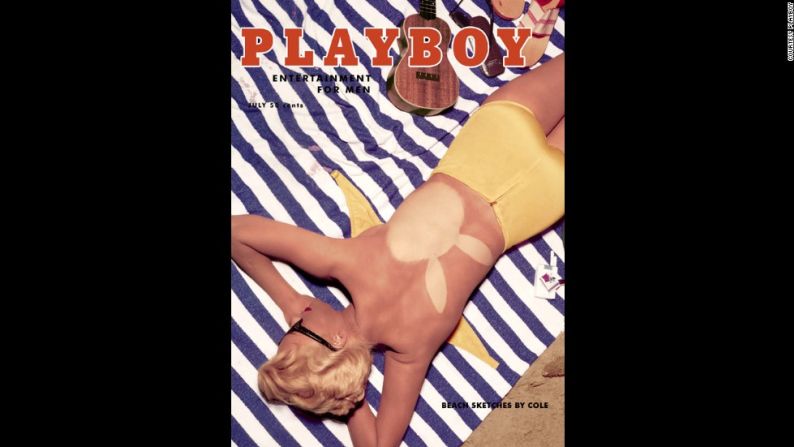 En julio de 1955 Playboy marcó un hecho histórico: fue la primera vez que una modelo fue presentada en la portada de la revista. La modelo en la playa era Janet Pilgrim, que también apareció como la ‘Playmate’ (Chica Playboy) de ese mes en la Revista.