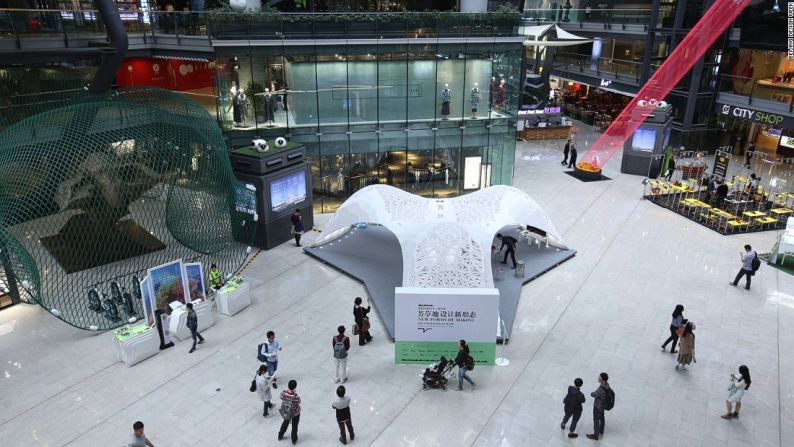 Vulcan, una estructura blanca con forma volcánica concebida por Laboratory for Creative Design está compuesta de 1.100 unidades independientes impresas en 3D, convirtiéndolo en uno de los modelos arquitectónicos impresos en 3D más grandes del mundo. La instalación fue organizada por Parkview Green, un complejo de uso diverso y uno de los sitios de la Semana del Diseño de Beijing.