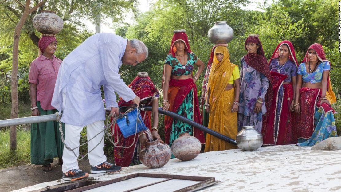 El sistema de Bhagwati Agrawal proporciona agua potable para más de 10.000 personas.