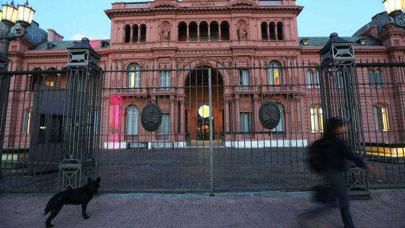 ¿cristina fernández de kirchner se quiere apoderar de la cuenta de twitter de la casa rosada? | cnn
