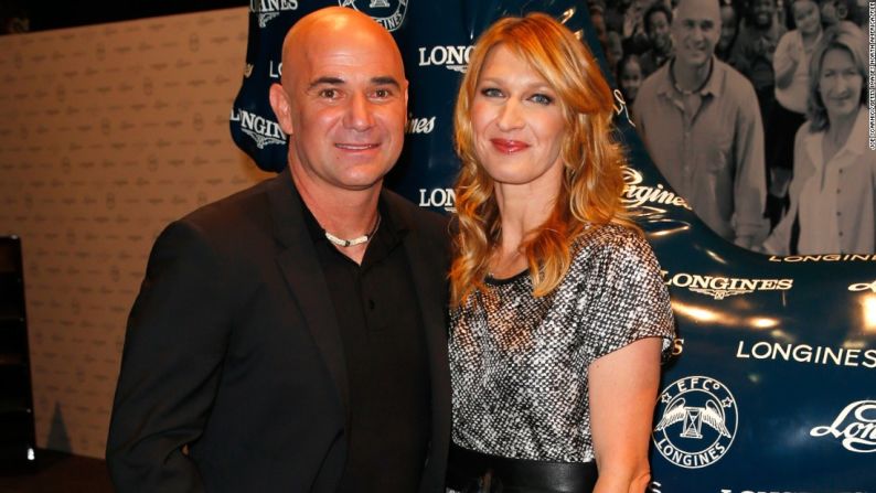 André Agassi y Steffi Graf posan para los fotógrafos en el Masters de Los Ángeles del año pasado.