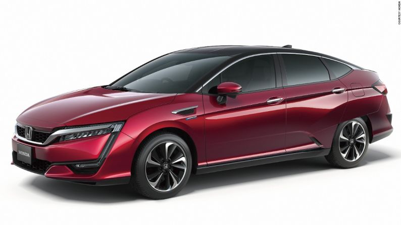 Honda FCV - Fuel Cell Vehicle – Tokio verá el estreno mundial de lo que más se acerca a una versión de producción del tan esperado auto de pila de combustible de hidrógeno. El auto presume un rango de 700 kilómetros y provisionalmente ha sido llamado el FCV; este se enfrentará al Toyota Mirai que acaba de ser lanzado cuando salga a la venta en 2016.