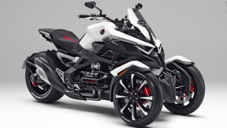 Honda Neowing – El Honda Neowing es un prototipo de tres ruedas. La compañía dice que el concepto ofrecerá "una sensación de maniobras en las curvas, y una conducción deportiva equivalente a una motocicleta de gran tamaño". También cuenta con un sistema híbrido que combina un motor de cuatro cilindros y motores eléctricos para generar un magnífico par de fuerzas para lograr una aceleración poderosa.