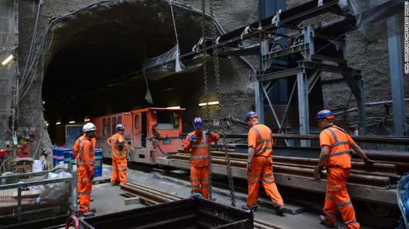 El trabajo en los túneles –las 26 millas completas– fue concluido en junio de 2015, después de tres años de esfuerzo.