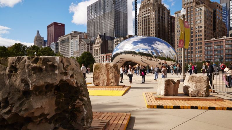 Las exposiciones se llevan a cabo en toda la ciudad: el Michigan Park de Chicago se usó para las obras del Departamento de Arquitectura del Instituto de Arte de Chicago y de NLE.