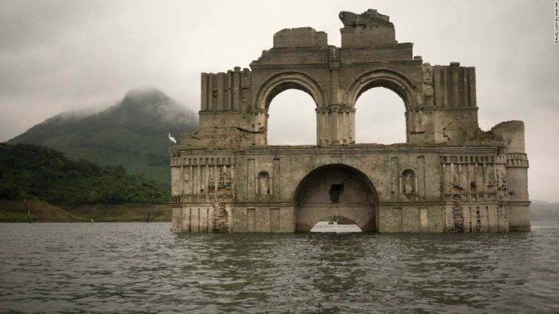 La iglesia fue construida por los monjes que eran dirigidos por Bartolomé de la Casas, un fraile dominico.