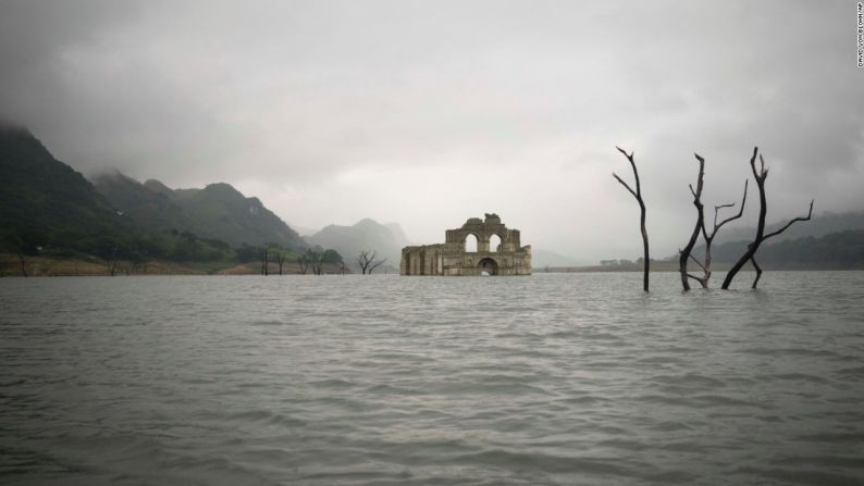 Debido a la reciente sequía en el área, los niveles de agua han caído casi 25metros, revelando la estructura submarina.