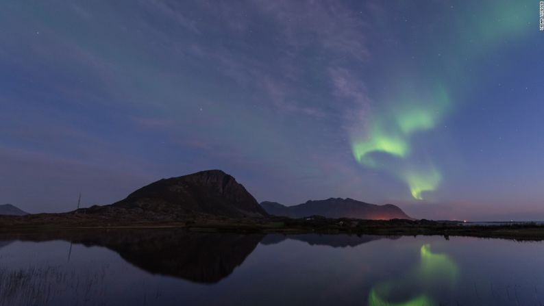 El campo está ubicado en Hov, en la isla Gimsoy, a casi 460 kilómetros a lo largo de la costa de la ciudad de Tromso y ofrece paquetes de verano con horas de salida ya sea a medianoche o a la 1:00 a.m. "Solo mira el paisaje... es hermoso", dijo la bicampeona de los major, Pettersen.