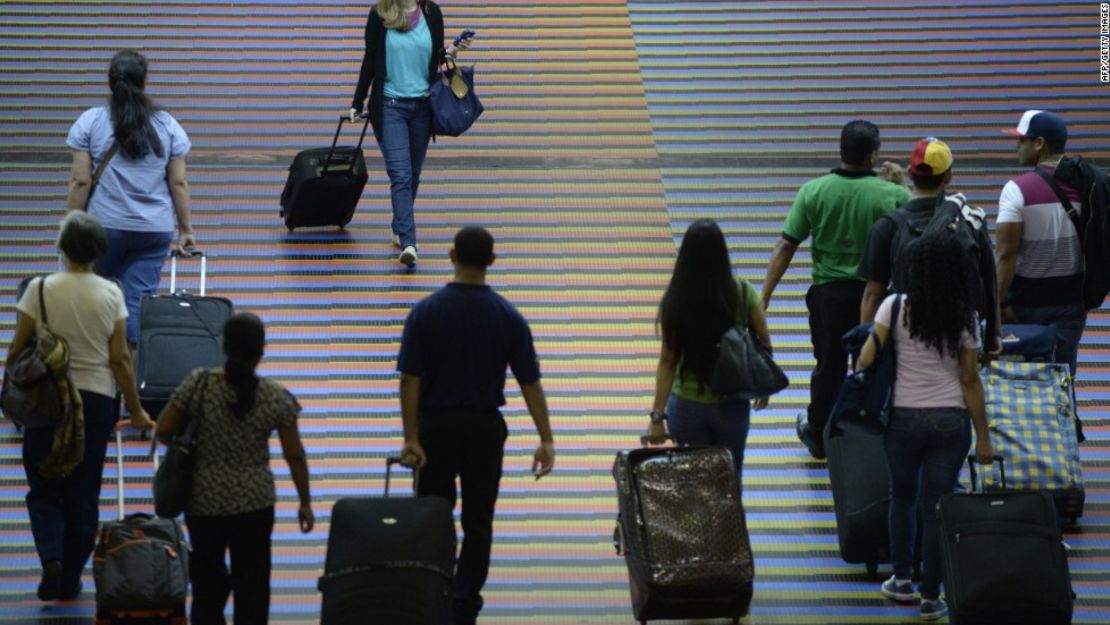 CNNE 220497 - 140711125256-venezuela-airport-horizontal-large-gallery