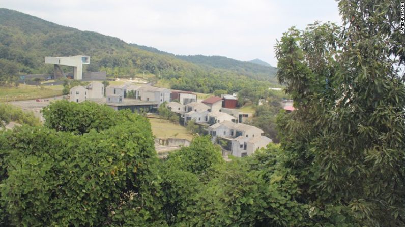 País de las maravillas para los arquitectos – Ubicado en el Laoshan National Forest Park, la arquitectura extremadamente moderna se encuentra cómodamente en su paisaje natural.