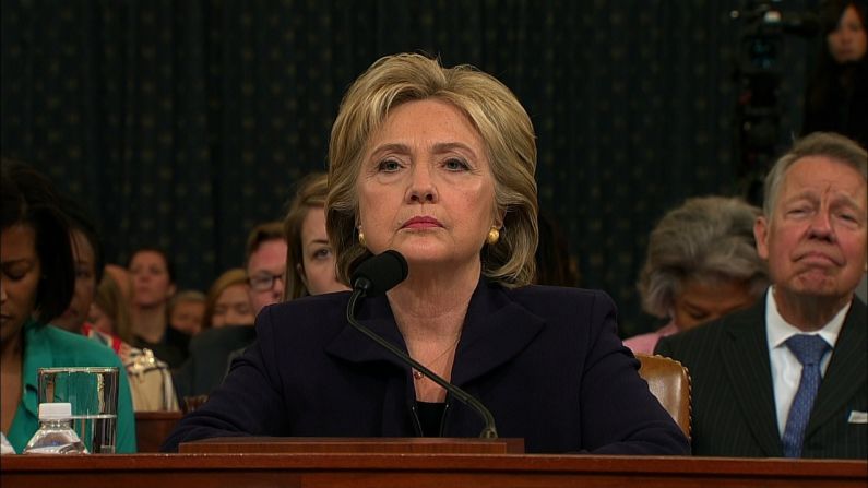 Hillary Clinton da su testimonio en la audiencia legislativa por el atentado en Bengasi.