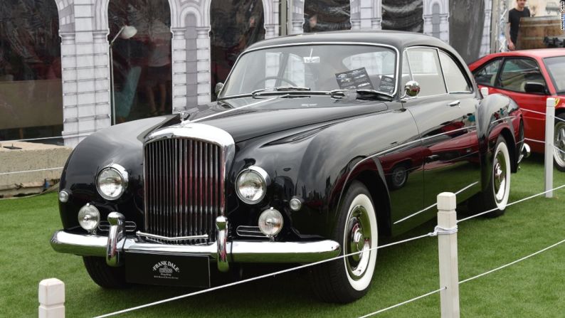 Bentley S1 Continental Fastback – El S1, que reemplazó al R-Type, fue el automóvil de lujo más importante de Bentley. El fastback presentaba el estilo icónico de H. J. Mulliner y es uno de solo 120 ejemplares que se fabricaron tanto con el volante a la derecha como a la izquierda.