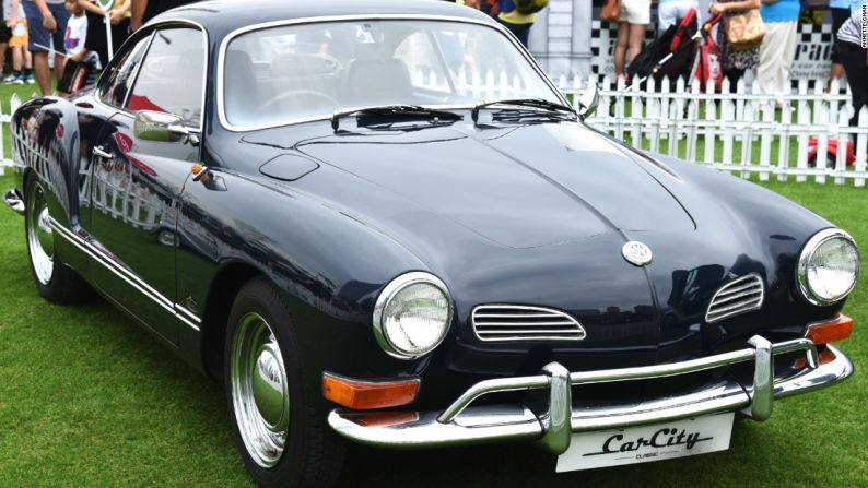 Volkswagen Karmann Ghia – La combinación de la mecánica y el chasis de un Escarabajo de VW con el diseño a cargo de Luigi Segre –de Carrozzeria Ghia, de Italia– y el ensamblaje a cargo del carrocero alemán Karmann, hizo de este auto un éxito, el cual además se convirtió en el auto más importado en Estados Unidos.