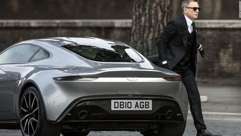 Los carros ‘cool’ han sido siempre una gran parte de la imagen de James Bond. Esta es nuestra selección de los mejores carros de la franquicia.