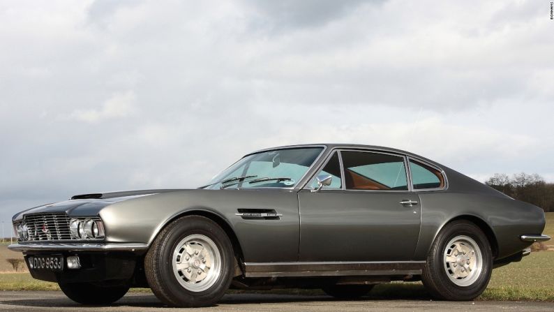 Aston Martin DBS en ‘On Her Majesty’s Secret Service’ (1969) – De todos los Astons de Bond, este es nuestro favorito; es simplemente hermoso. George Lazenby lo manejó en su única –y bastante subestimada– interpretación del agente 007.