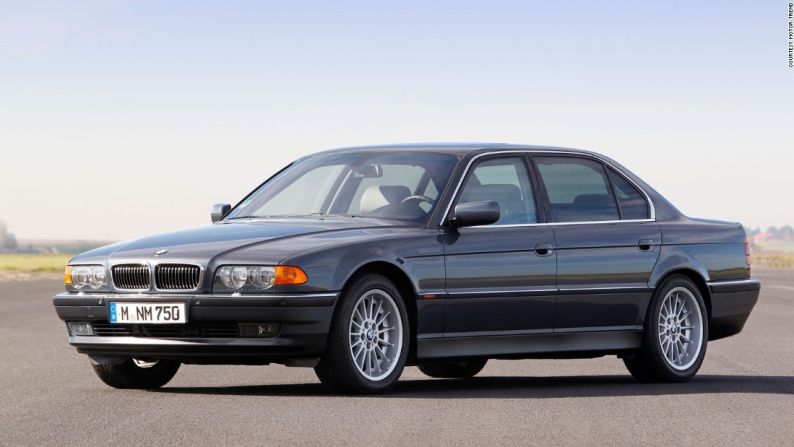 BMW 750iL en ‘Tomorrow Never Dies’ 1997 – El breve coqueteo de Bond con la BMW comenzó en la década de los setenta pero fue muy corto.