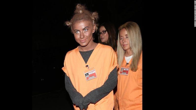 Regla 1: No te pintes el rostro de negro. La actriz y bailarina Julianne Hough aprendió esta regla de la manera difícil cuando se vistió como el personaje "Crazy Eyes" de la serie "Orange is the New Black" para Halloween en 2013. "Definitivamente, nunca fue mi intención faltarle al respeto o degradar a ninguna persona, de ninguna manera. Me doy cuenta de que mi disfraz lastimó y ofendió a las personas y verdaderamente pido disculpas", dijo Hough por medio de Twitter