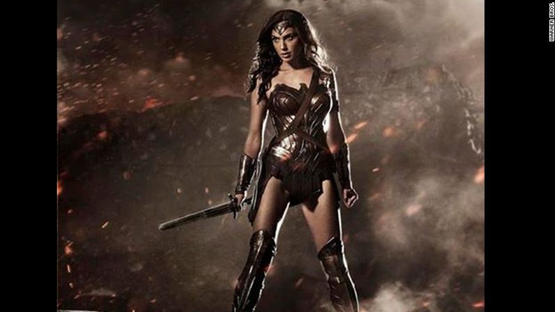 La Mujer Maravilla ha sido una eterna favorita en Halloween, pero la próxima película "Batman vs. Superman" probablemente ha aumentado el interés.