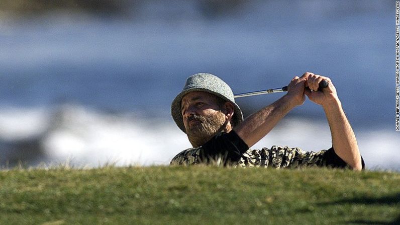 La cinta, protagonizada por Murray –un apasionado golfista– Rodney Dangerfield y Chevy Chase es la mejor película de golf de todos los tiempos... de acuerdo a Deportes CNN. ‘Caddyshack’ es una comedia que eleva los remilgos de un club de miembros exclusivos con una miríada de personajes extraños y maravillosos.