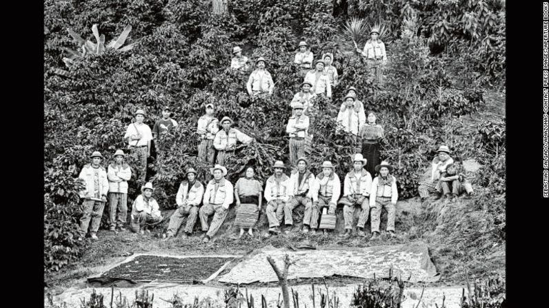 Trabajadores de café en Guatemala posan para una foto en el 2006.